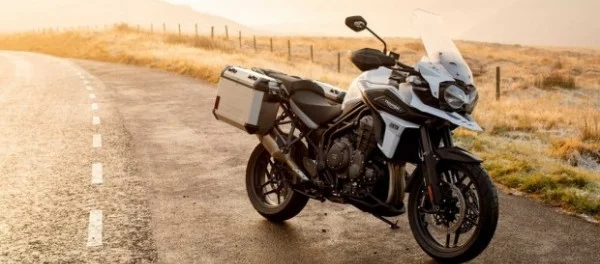 Компания Triumph представила две новые версии Triumph 1200 Tiger 2020 Desert / Alpine