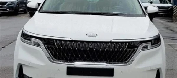 Интерьер и экстерьер реального KIA Carnival на фото