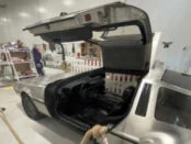 Не такое будущее хотела DeLorean: легендарный автомобиль продается в «блошином» магазине