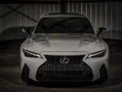 На память: Lexus выпустит спецверсию IS с атмосферным V8