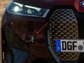 BMW на официальных фото iX прорекламировала Mercedes?