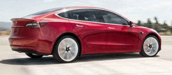 Tesla Model 3 не справилась с индийскими дорогами