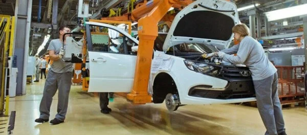Ціна як у Логана і немає подушок безпеки: подробиці нових спрощених Lada