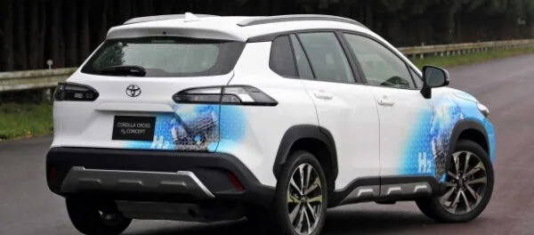 Toyota показала Corolla Cross із водневим двигуном