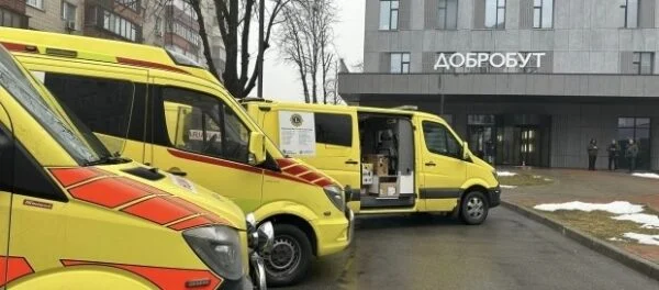 Фінляндія передала Україні 6 укомплектованих медобладнанням швидких