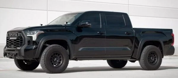 Toyota Tundra підготували до тотального бездоріжжя