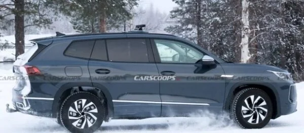 Кросовер Volkswagen Tayron сфотографували на зимових тестах