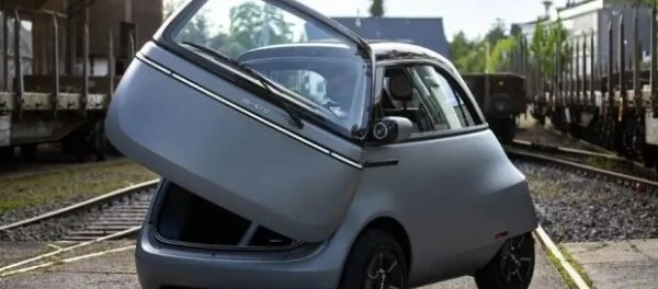 Мініатюрний двомісний електромобіль Microlino виходить на британський ринок