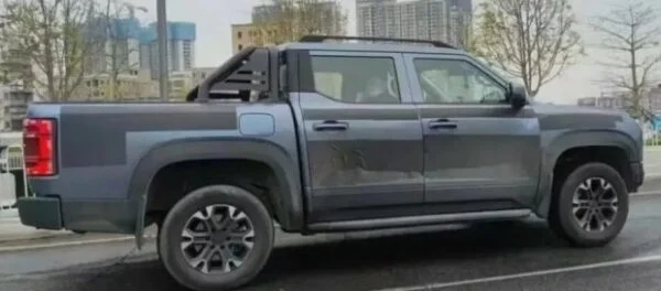 Китайська компанія BYD готує до виходу на ринок новий великий пікап