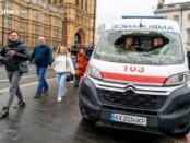 У центрі Лондона показали українську «швидку», розстріляну росіянами