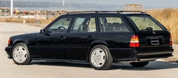На продаж виставлено унікальний універсал Mercedes-Benz