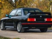 Стара трійка BMW 90-х виставлена на продаж за