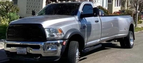 Dodge Ram 4500 перетворили на пікап-лімузин