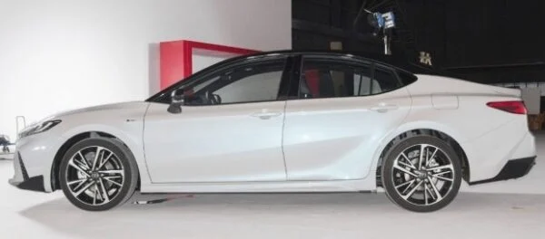 Анонсовано швидкий дебют нової Toyota Camry
