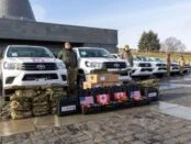США та Канада передали українським саперам нові пікапи Toyota Hilux