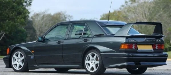 Рідкісний 34-річний Mercedes-Benz зіркового співака продають за 400 тисяч доларів