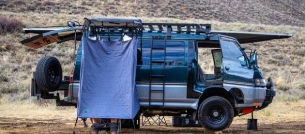 Компактний Mitsubishi Delica 4×4 перетворили на унікальний кемпер