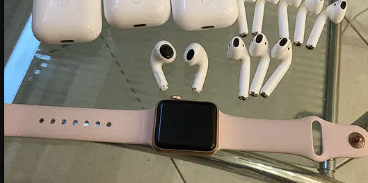 Використання гаджетів у повсякденні: спільна робота навушників Airpods 4 та годинників Apple Watch